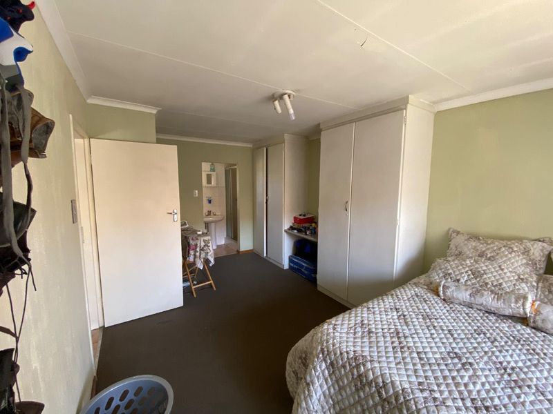 Prestigious & Secure Suburb - Photo 9