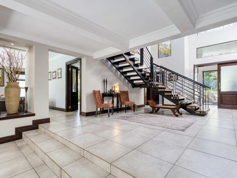 STUNNING 5 BEDROOM HOME FOR SALE IN FOURWAYS GARDENS RESIDENTIAL ESTATE - Photo 6