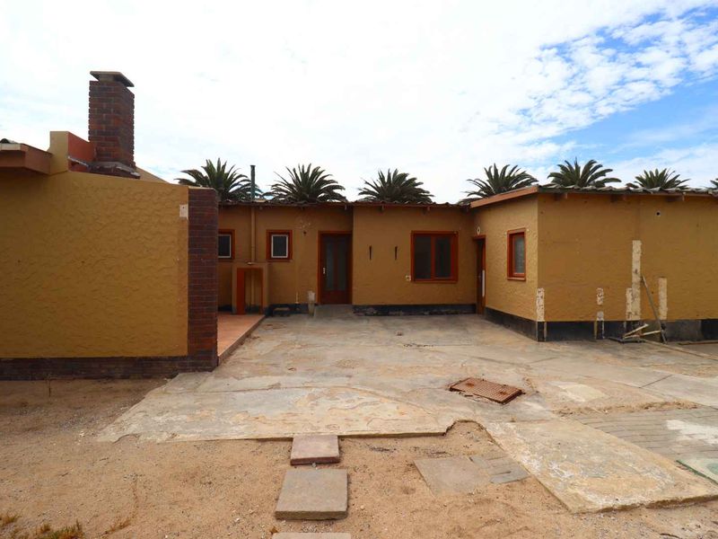 Prime Renovation Opportunity in Swakopmund – Unbeatable Location - Photo 8