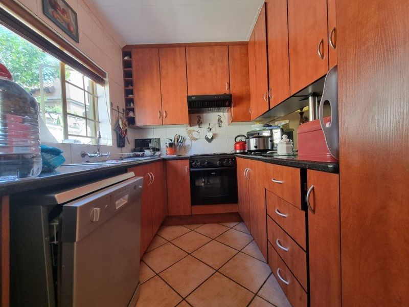 UPMARKET SOUGHT AFTER COMPLEX - Photo 8