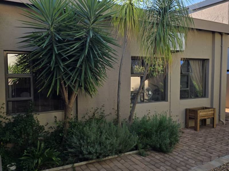 Stunning townhouse for Sale Windhoek Golf Estates - Photo 2