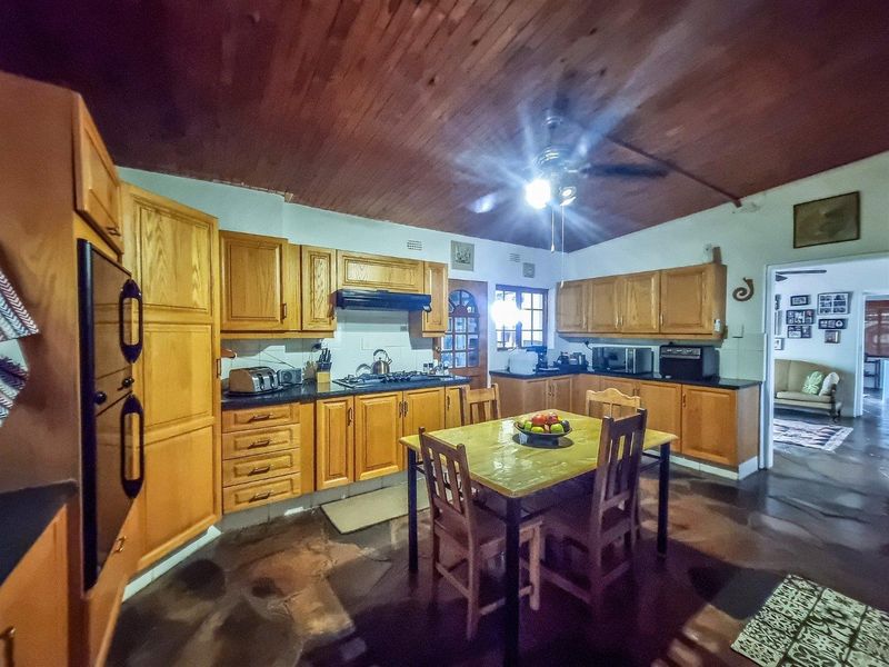 Farm House with additional cottage in excellent location. - Photo 9