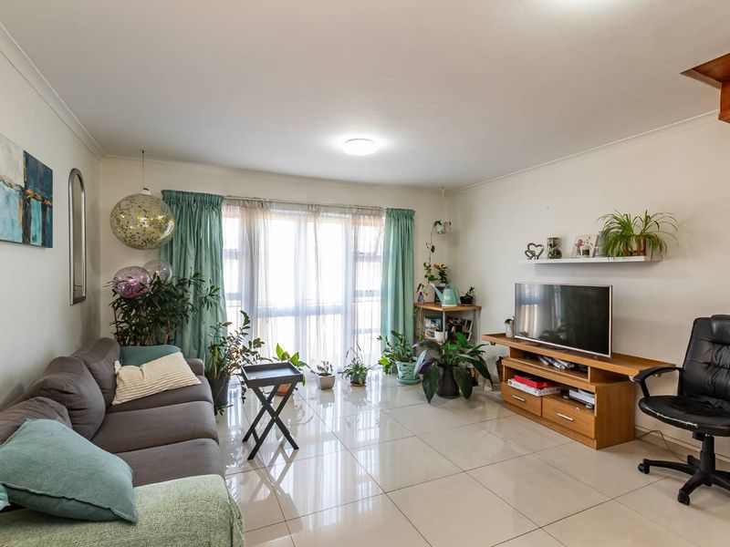 Charming 2-Bed Apartment in Wynberg Village - Photo 7