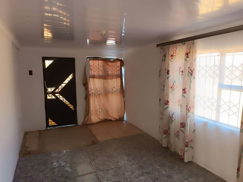 🏡 Renovated 2-Bedroom Home with Income-Generating 3-Bedroom Flatlet for Sale in Imbali Unit 2, Pietermaritzburg Dual Living, Rental Income & Exceptional Value - Photo 4