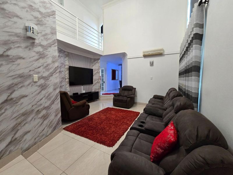 Distinguished Escombe Residence with Premium Amenities - Photo 5