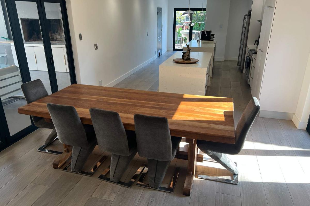 ELEGANT FAMILY HOME WITH LUXURY FEATURES - Photo 4