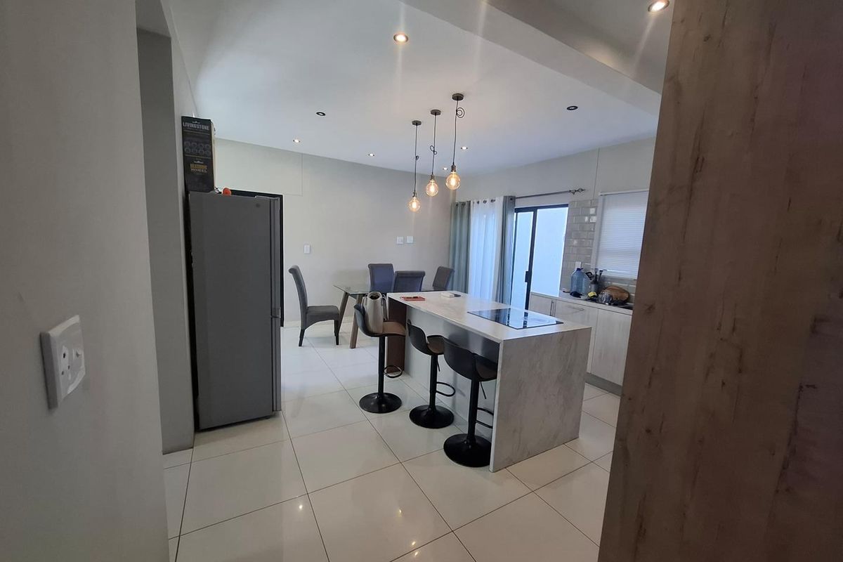 🏡 FOR SALE | DOUBLE-STORY HOUSE IN CIMBEBASIA 💰 N$ 2,850,000 Excluding Costs - Photo 3