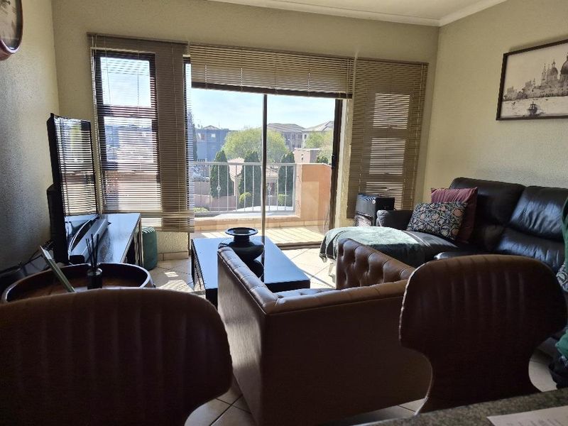 Stunning two-bedroom apartment in Jansen Park - Photo 4