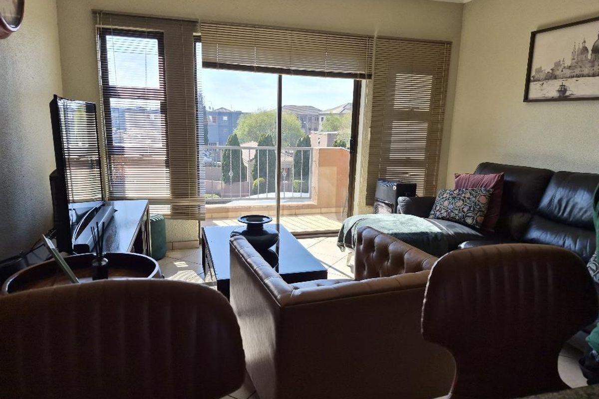 Stunning two-bedroom apartment in Jansen Park - Photo 4