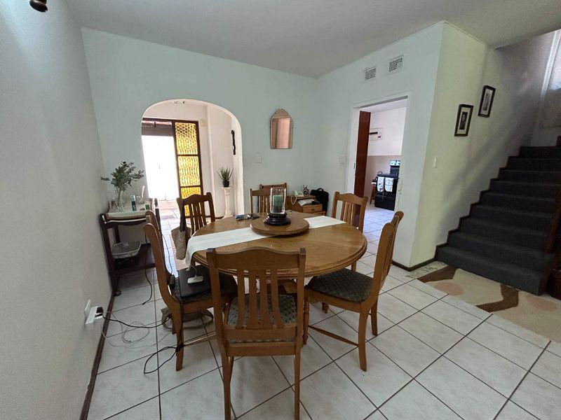 Walk to Westville Boys – Spacious 3-Bed Duplex with Private Garden & Real Family Flow - Photo 7