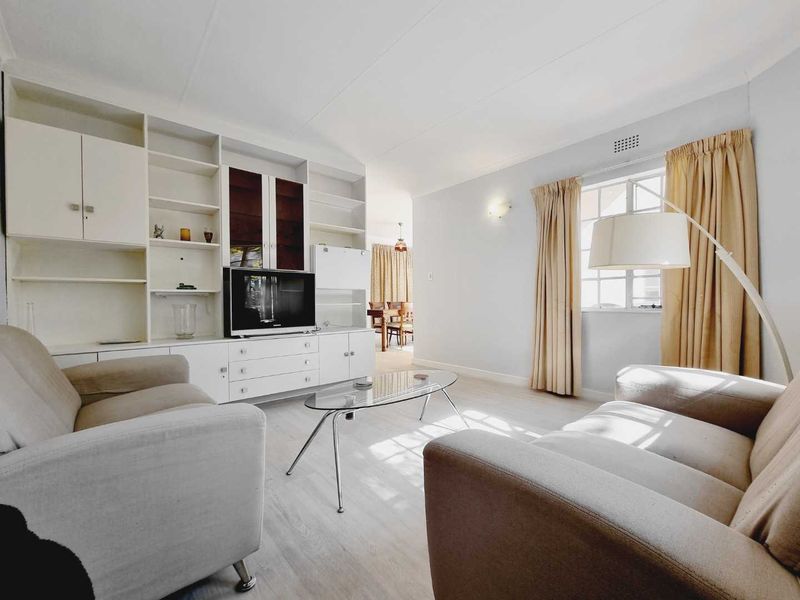 SPACIOUS (67 m2)  RENOVATED 1 BEDROOM SANDTON APARTMENT IN SECURE TREE-FILLED COMPLEX IN PRIME LOCATION - Photo 6