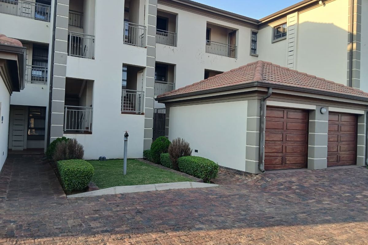 NEW RELEASE - Live Close to OR Tambo Airport in This Stylish Boksburg Apartment - Photo 3