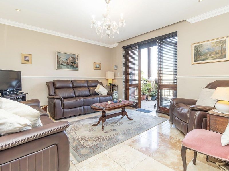 Stylish first floor apartment with expansive patio - Photo 9