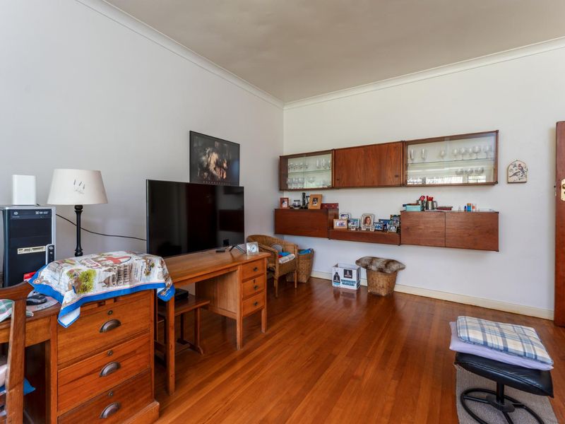 Charming Family Home Nestled Among Oak Trees in the Heart of Plumstead - Photo 8