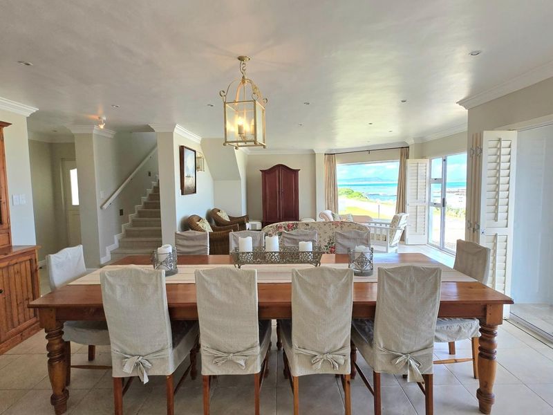 Stunning 6-Bedroom Home Including Flatlet and Spectacular Sea Views in Franskraal - Photo 9