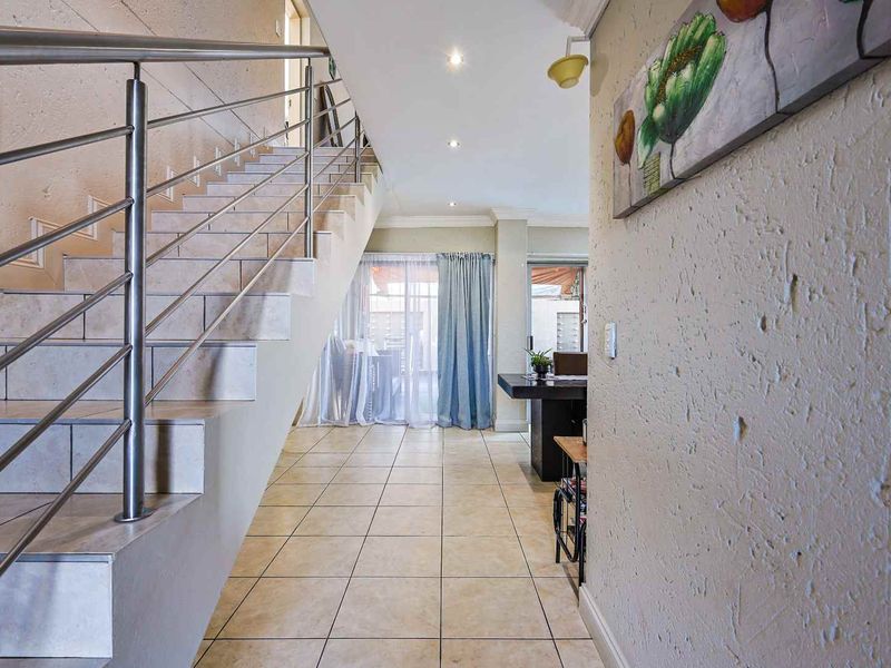 Stunning 4-Bedroom Family Home with Flatlet and Exceptional Entertainment Areas in Six Fountains Residential Estate - Photo 5