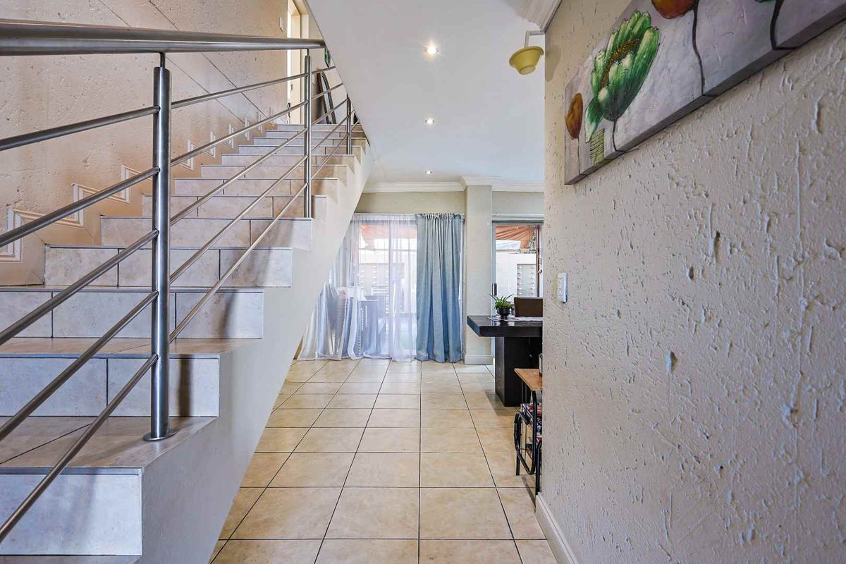Stunning 4-Bedroom Family Home with Flatlet and Exceptional Entertainment Areas in Six Fountains Residential Estate - Photo 5