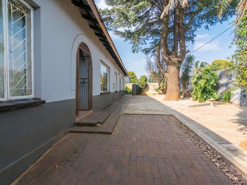 A hidden Gem waiting to shine! is for sale in Florida - Photo 9