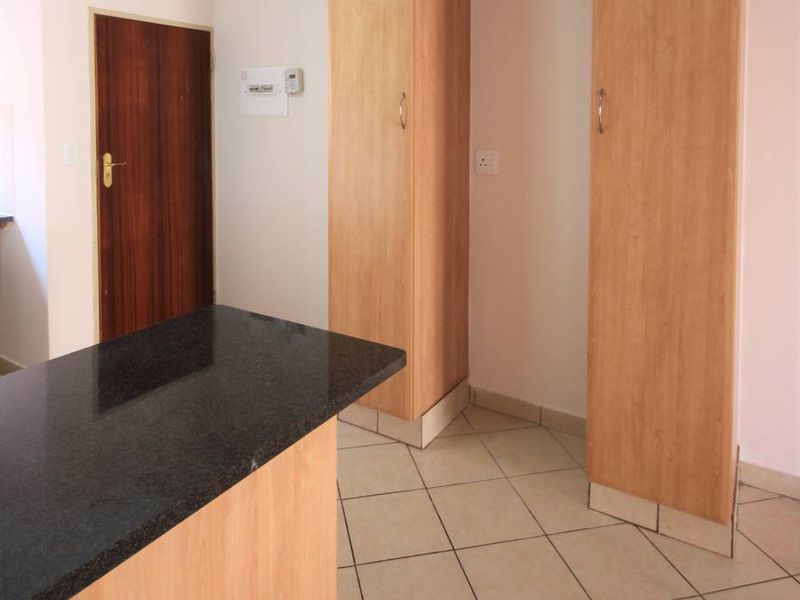 Loadshedding free area - A perfect lock up and go! - Photo 3