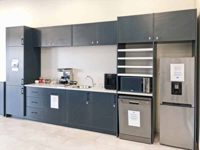 Find office space in HQ The Village Mall for 5 persons with everything taken care of. - Photo 7