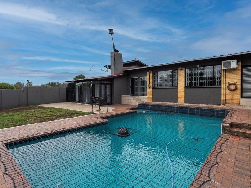 Secure Family Living with Pool and Spacious Garaging - Photo 3