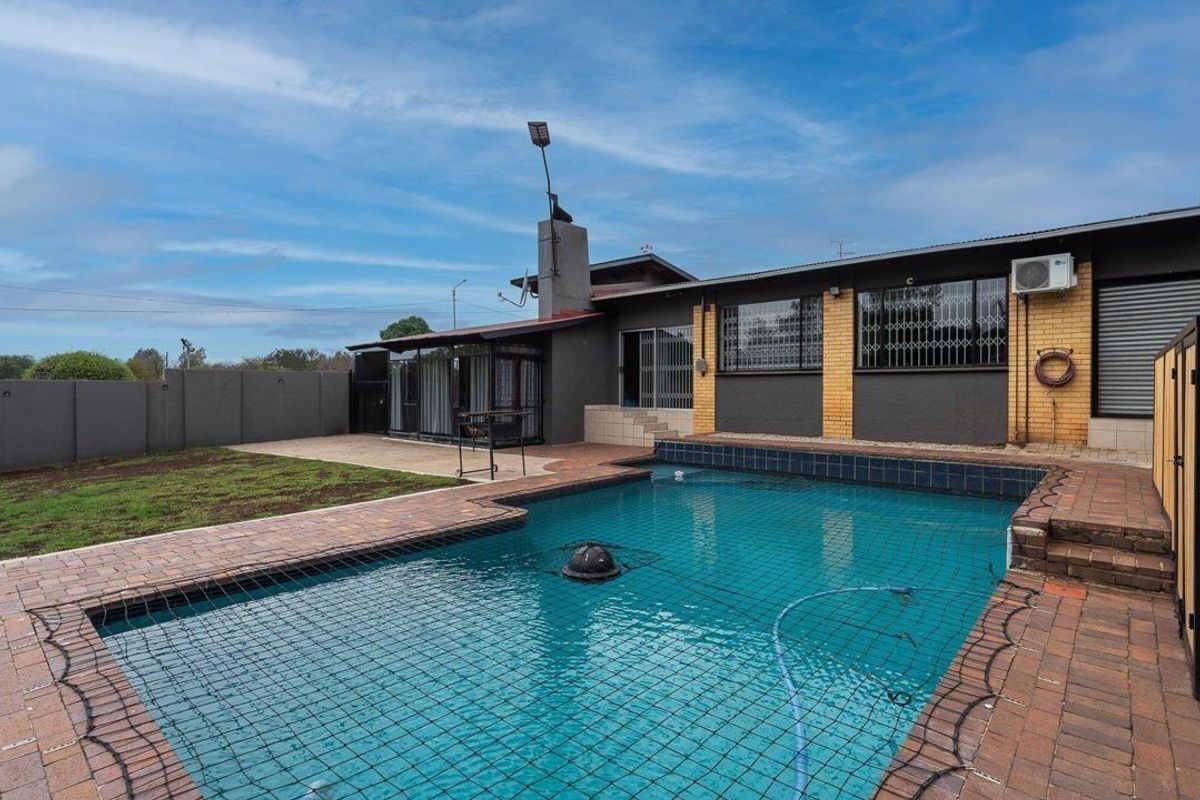 Secure Family Living with Pool and Spacious Garaging - Photo 3