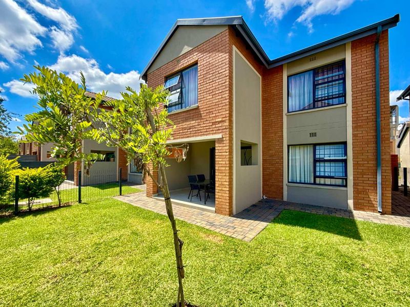 Modern 3-Bedroom Townhouse in Zambezi Manor Lifestyle Estate - Photo 3