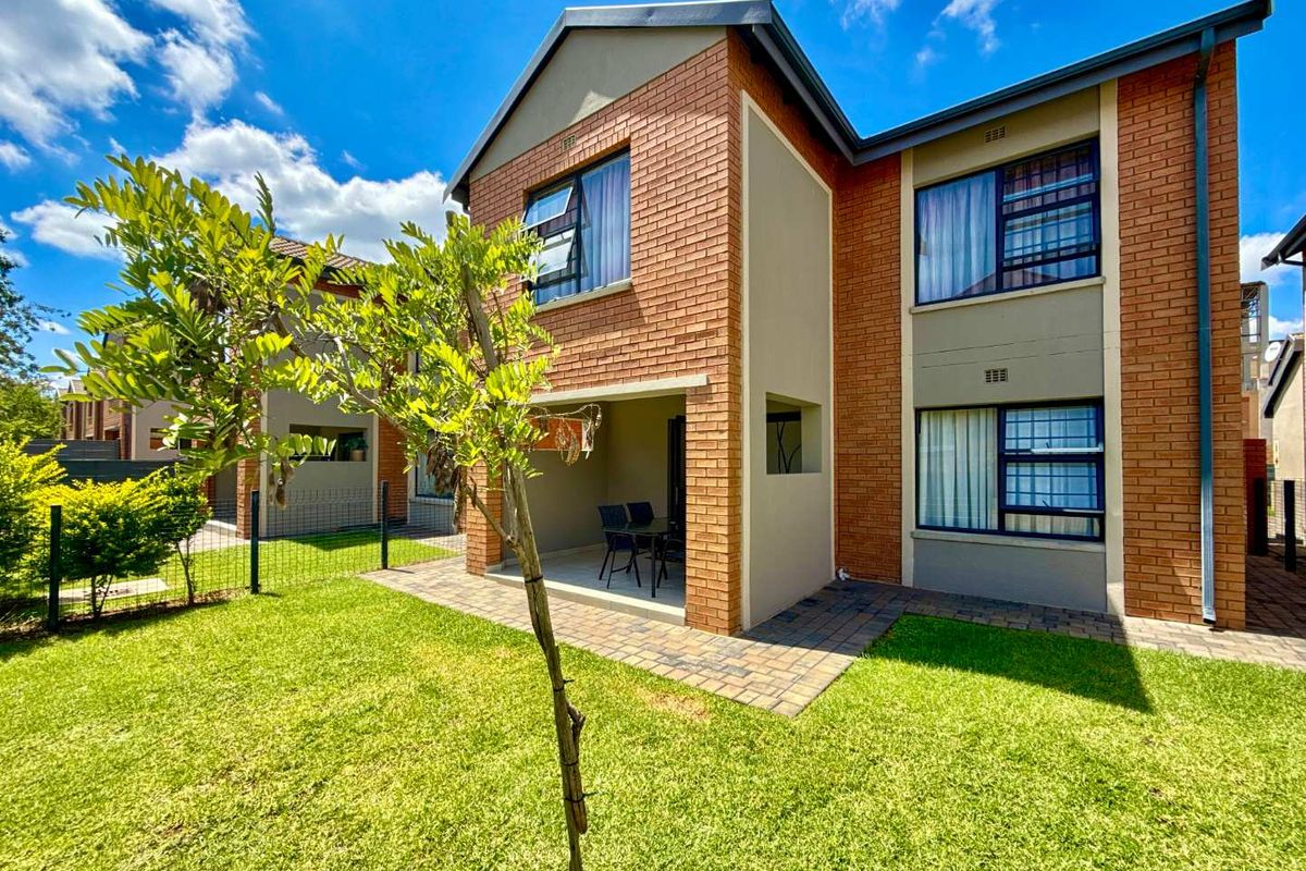 Modern 3-Bedroom Townhouse in Zambezi Manor Lifestyle Estate - Photo 3