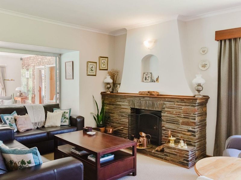 Nestled in the ever-popular suburb of Sunridge Park, this property offers more than just a home - it offers a lifestyle. - Photo 5