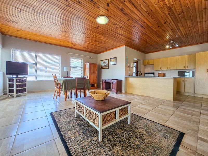 Neat family home for sale in Stilbaai-Wes. - Photo 6