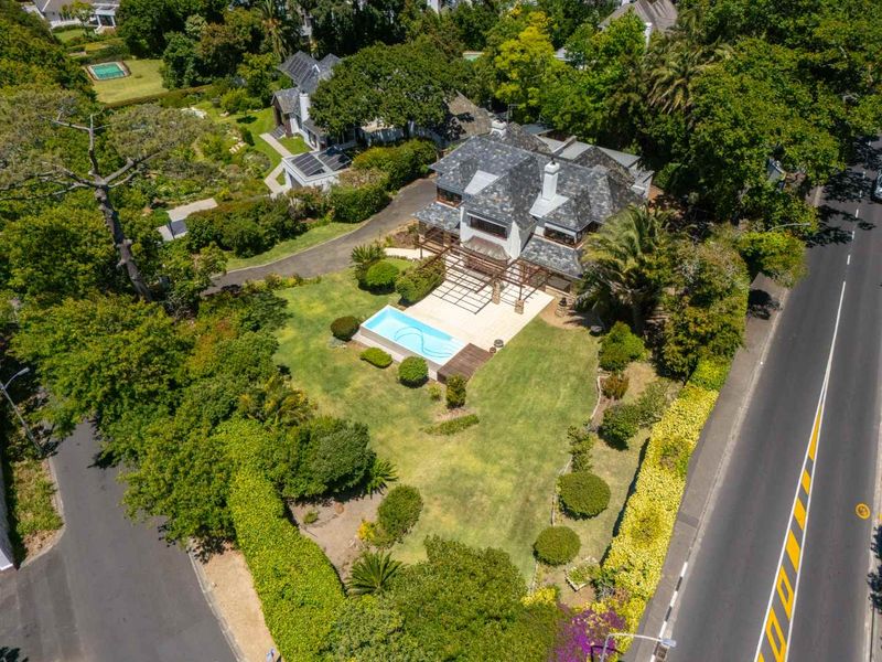 GAYLEIGH - A LANDMARK HERITAGE HOME BOASTING TIMELESS ELEGANCE - Photo 3