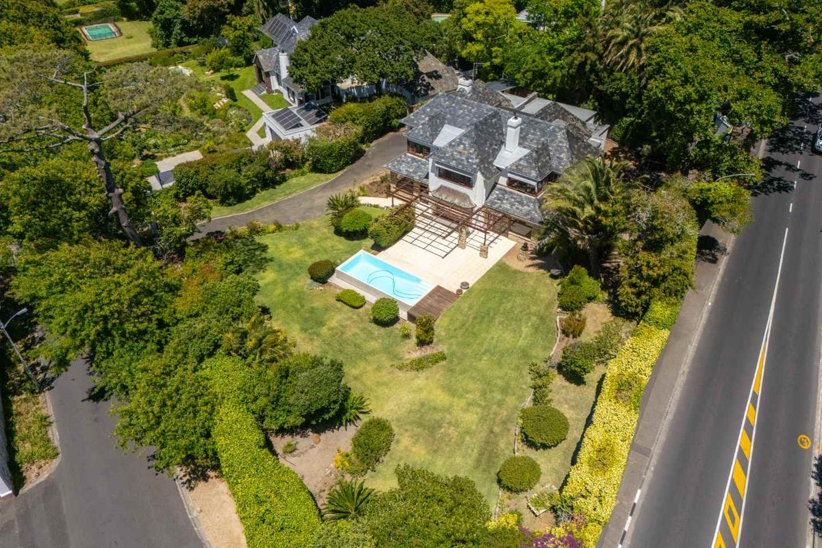GAYLEIGH - A LANDMARK HERITAGE HOME BOASTING TIMELESS ELEGANCE - Photo 3