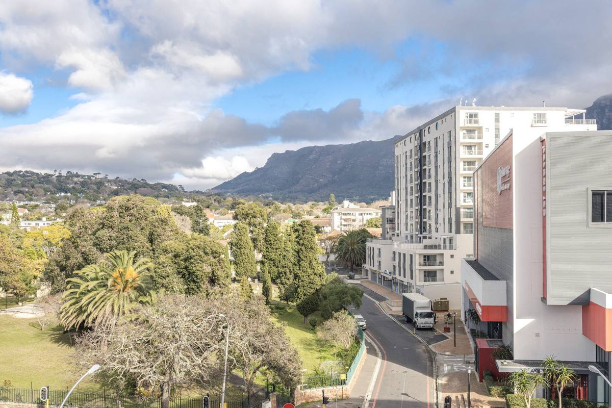 2 bedroomed apartment conveniently situated in Claremont - Photo 2