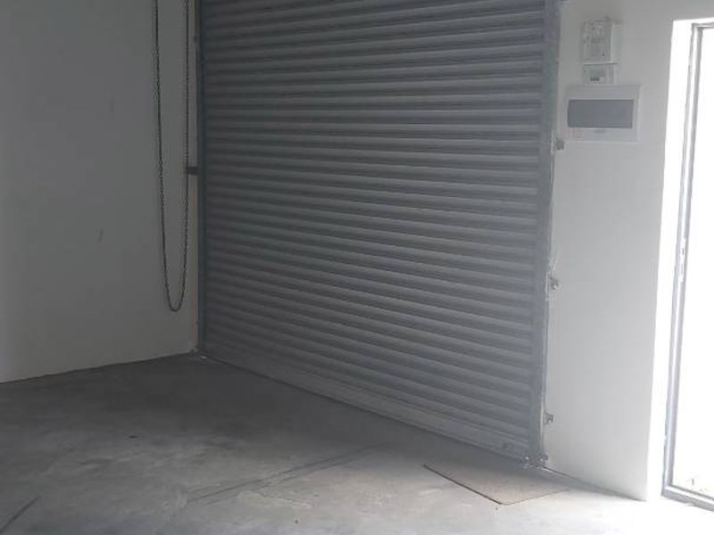 Mixed use commercial facility to let in Fairview. - Photo 3