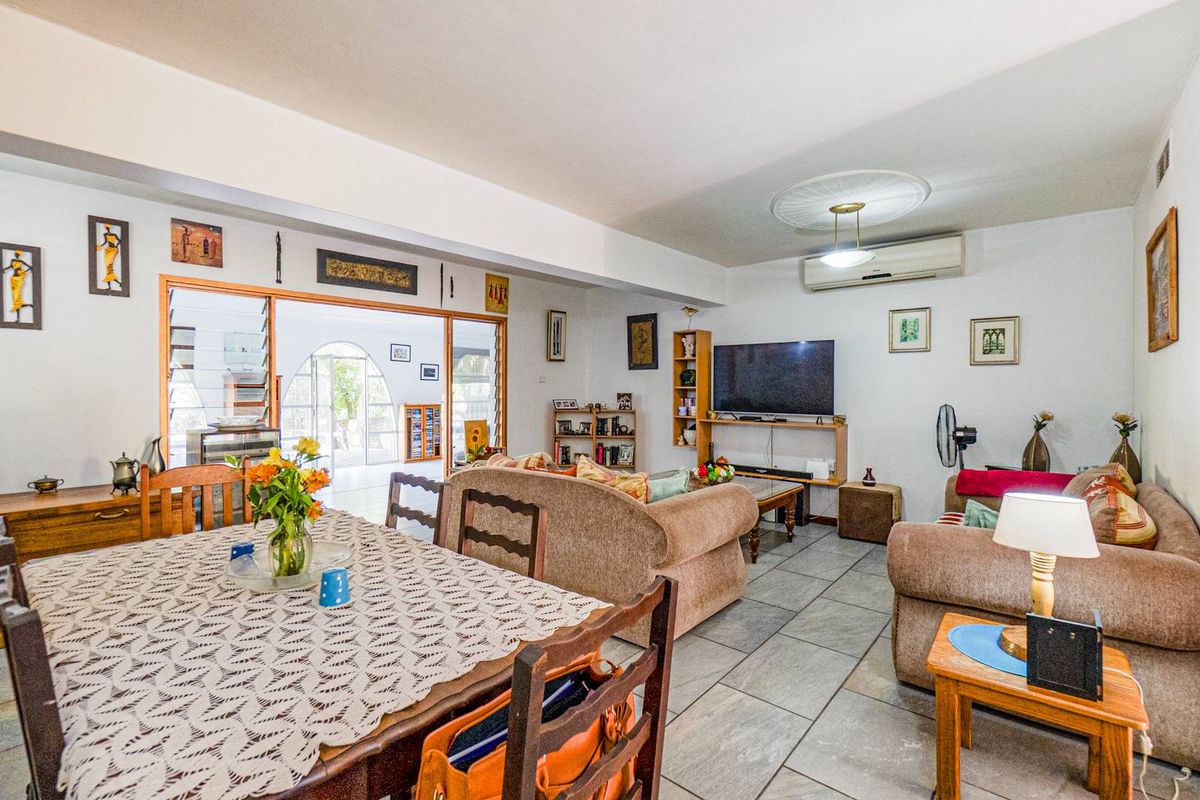 Pet friendly spacious home - Photo 5