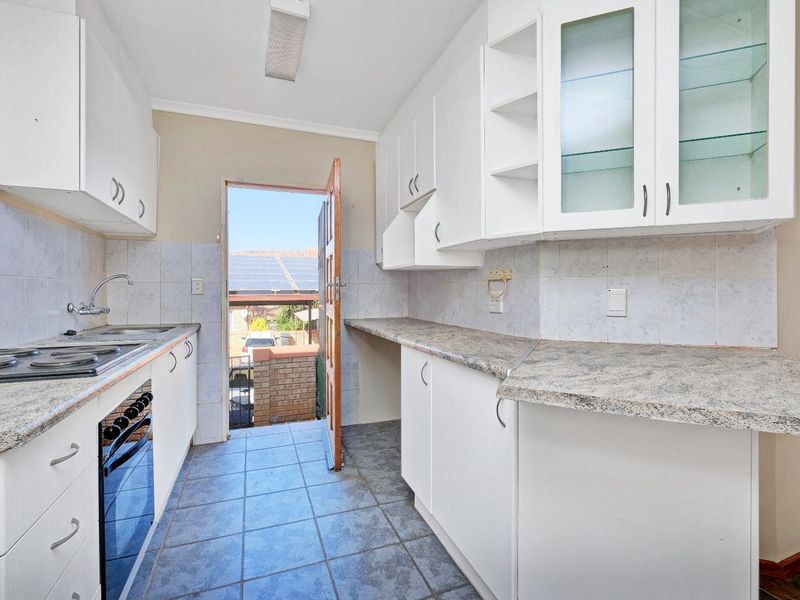 Well Appointed 2-Bedroom Townhouse With Spacious Private Garden - Photo 5