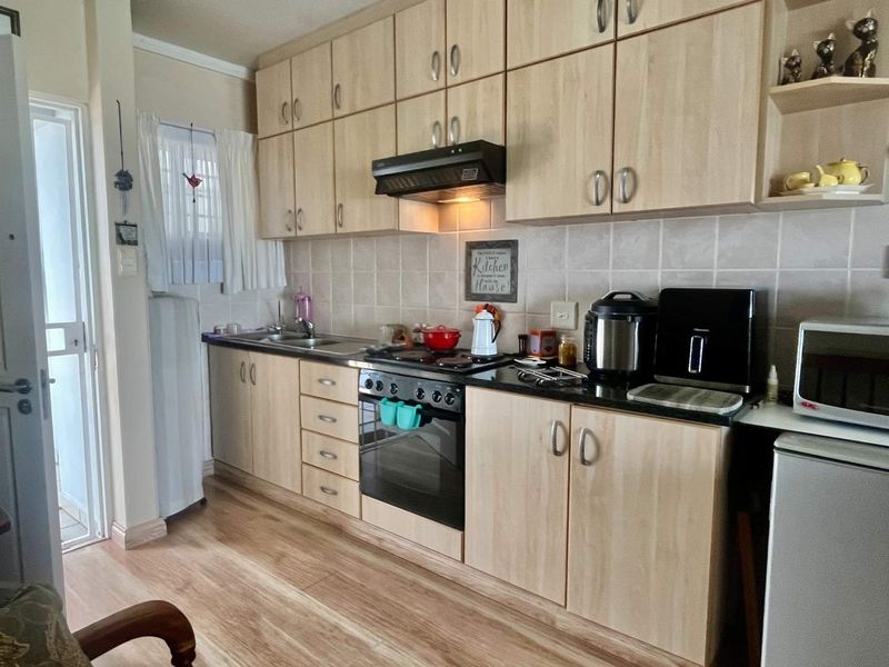 3 Bedroom Ground Floor Apartment with Spacious Garden in sought-after Casa Grande - Photo 5