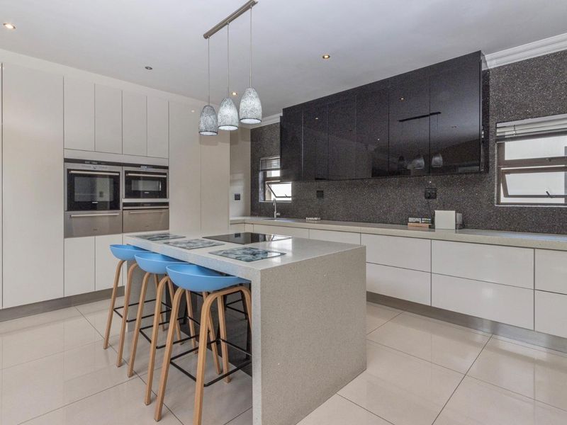 An Opulent Home Close to the Beach - Photo 10