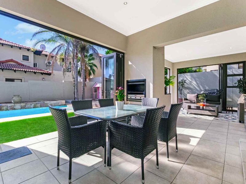 3 Bedroom House For Sale in Dainfern - Photo 2