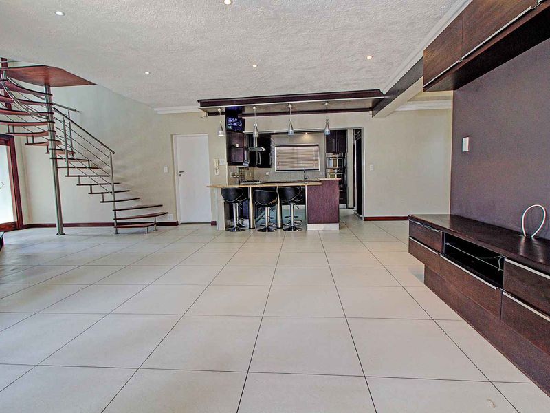 Luxurious Freestanding Home with Modern Finishes and Poolside Oasis - Photo 5