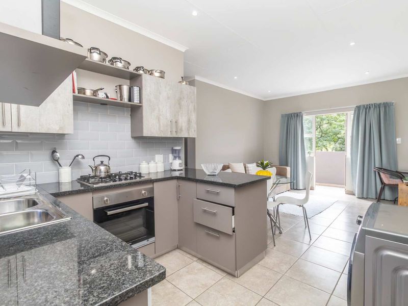 Perfect Starter Home or Investment – 2-Bedroom Apartment in Prime Location - Photo 3