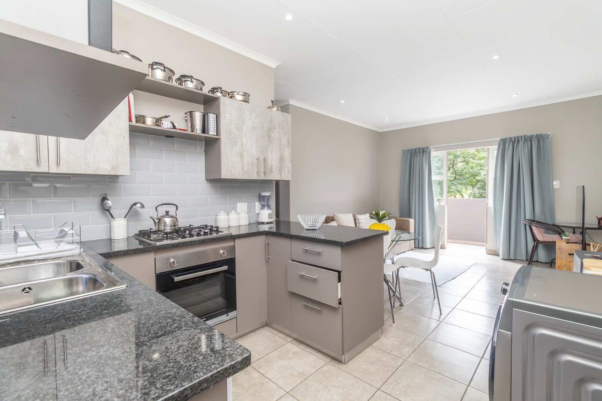 Perfect Starter Home or Investment – 2-Bedroom Apartment in Prime Location - Photo 3