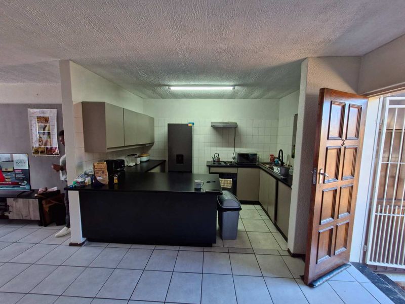 2 Bedroom Townhouse for rent in Silverton. - Photo 7