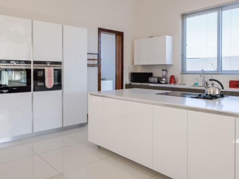 Three-bedroom House in Highland Gate - Photo 3