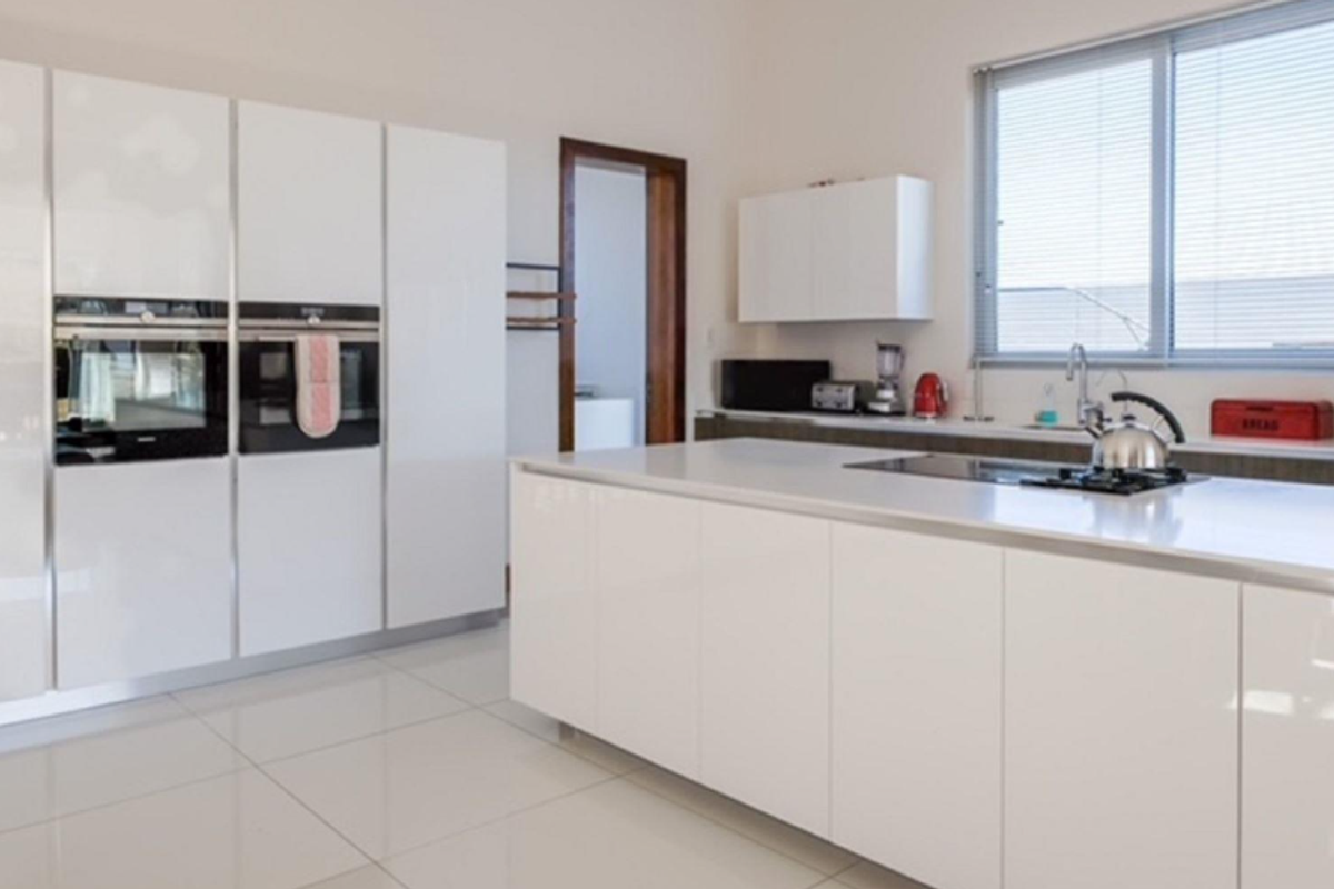 Three-bedroom House in Highland Gate - Photo 3