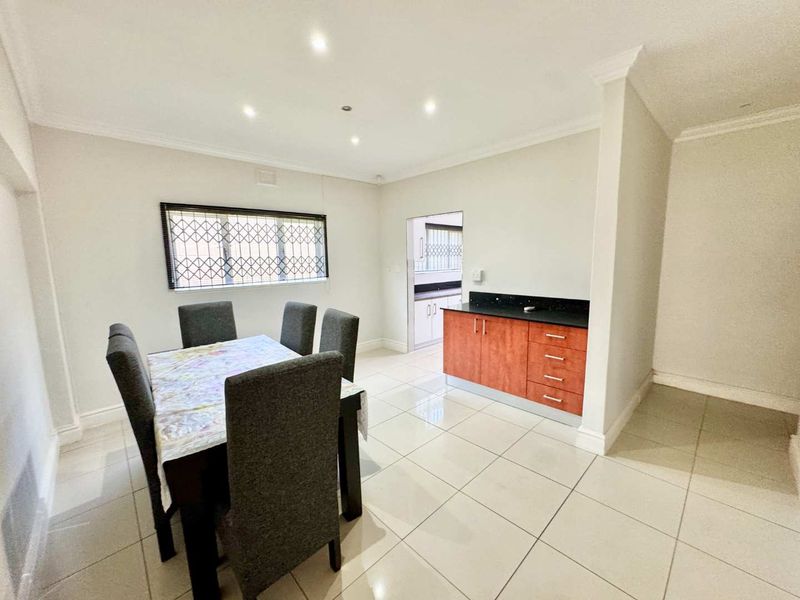 Hendra Estates - Modern Coastal Gem — Spacious Single-Level Home with Pool and Prime Beachside Location! - Photo 8