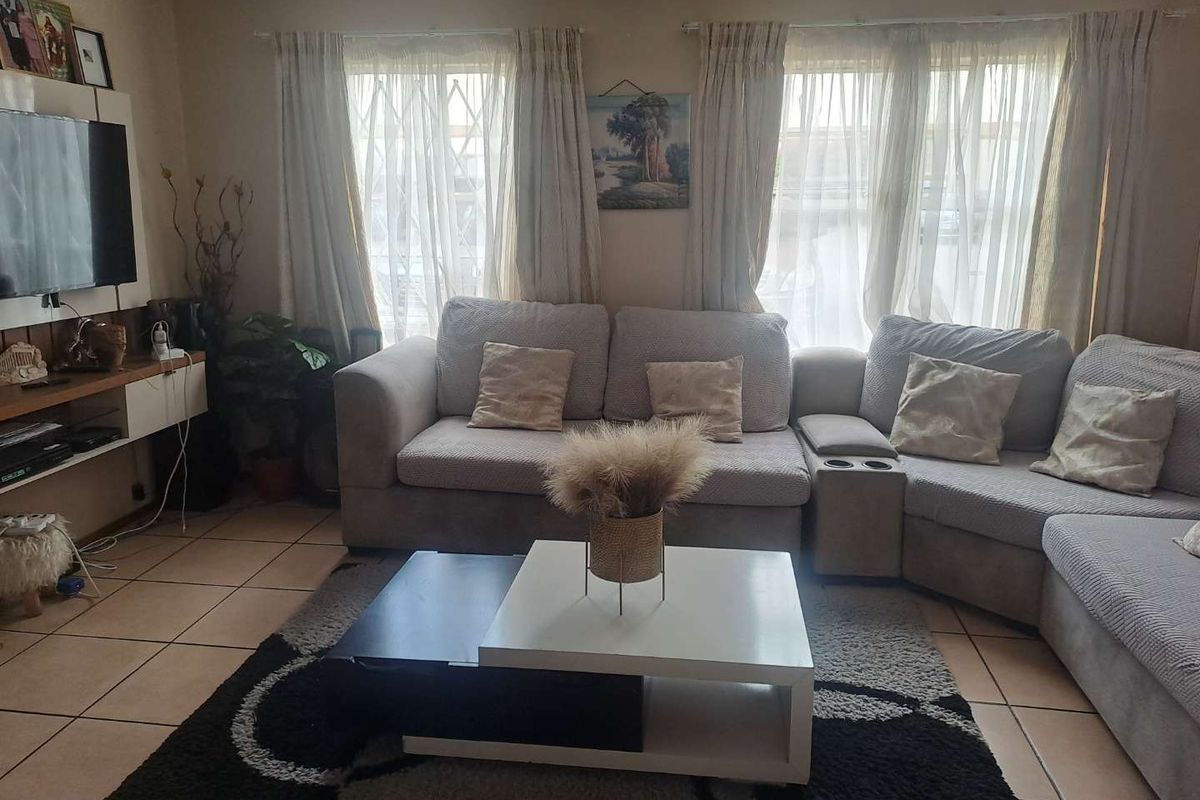 Ground floor apartment for sale in Die Hoewes. - Photo 3