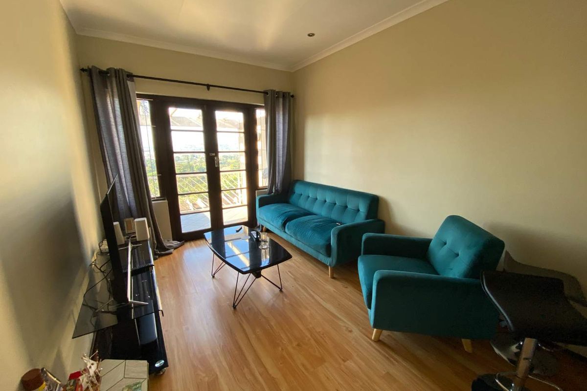 Private Balcony Bliss in a Secure 1-Bed Apartment! - Photo 2