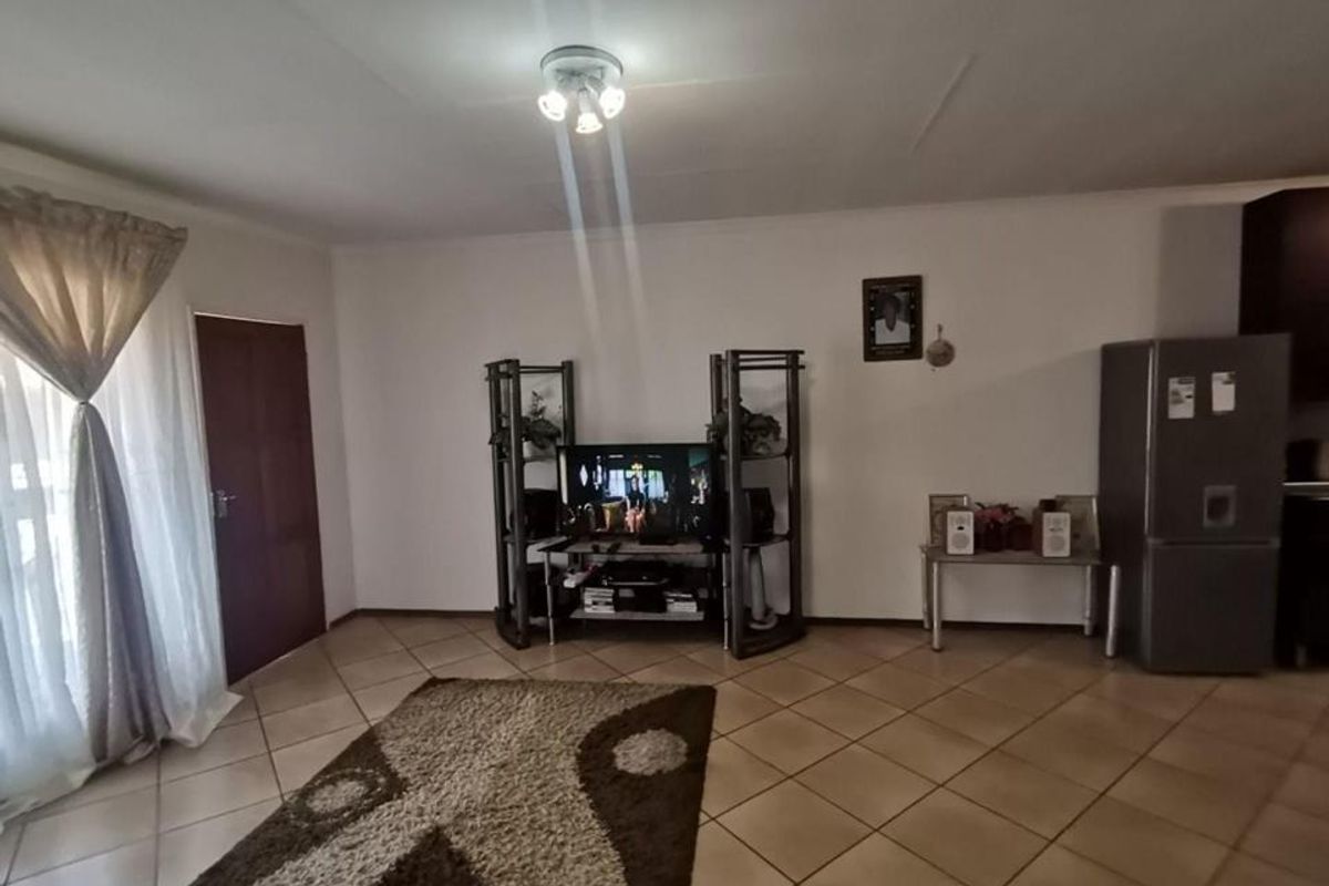 Stylish First-Floor Living in Popular Storks Nest - Photo 3