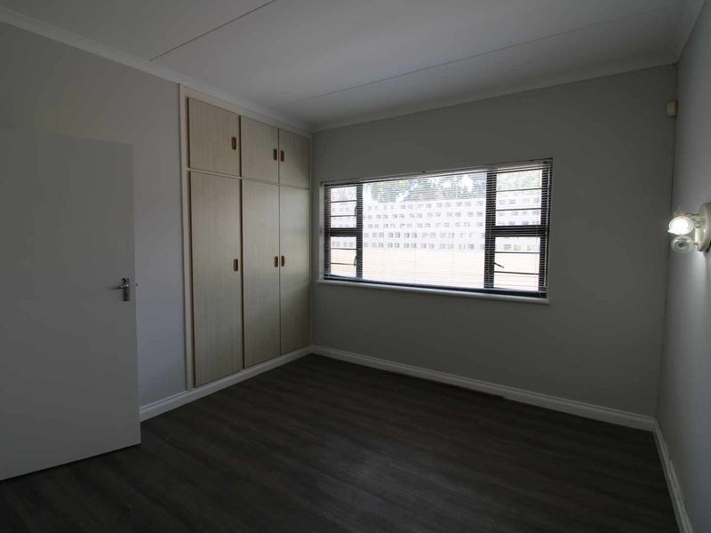 Spacious, Well-Positioned Property Featuring Two Flats, ideal for extended family living! - Photo 8